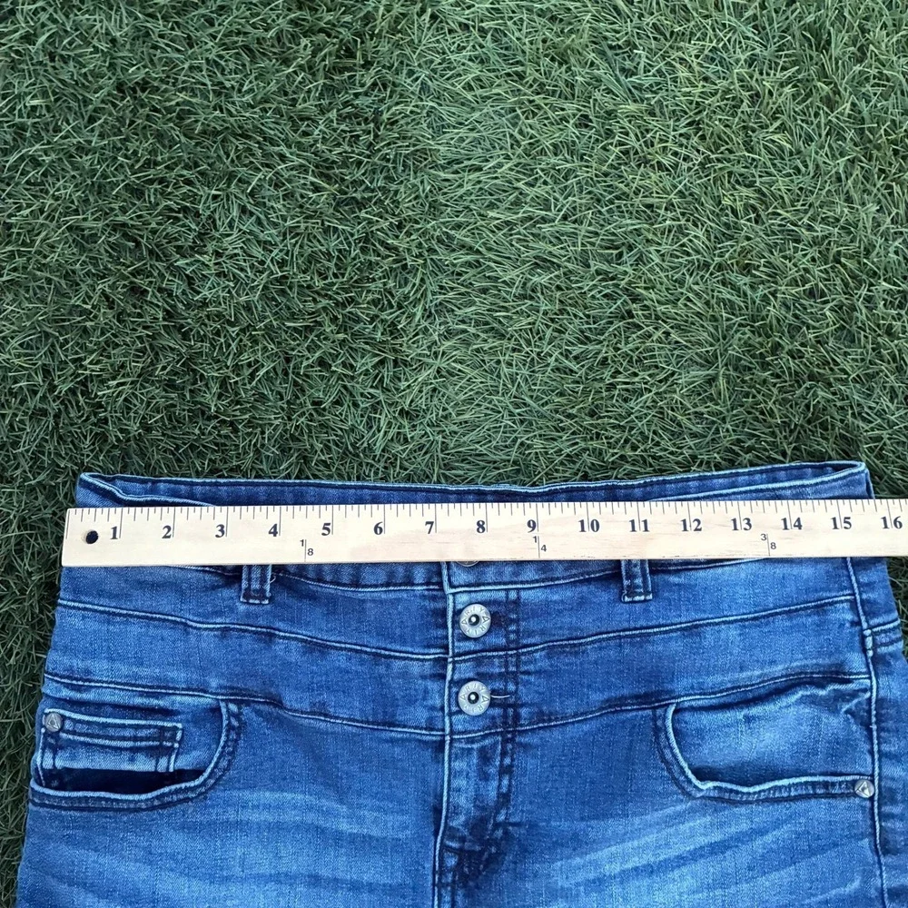 Ariya Jeans Womens 31x3 Button Fly Frayed Denim Shorts Size 13/31 Y2K 90s Blue